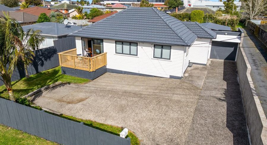  at 9 Grainger Road, Te Atatu South, Waitakere City, Auckland