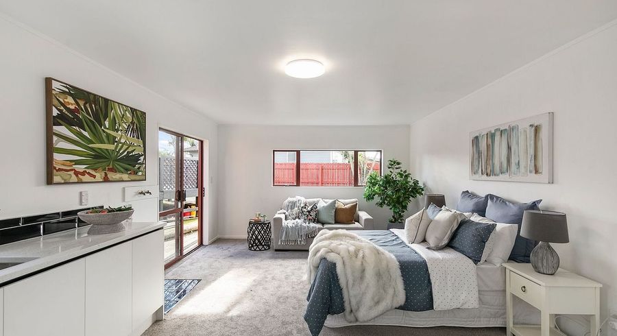  at 40 Beach Road, Te Atatu Peninsula, Auckland