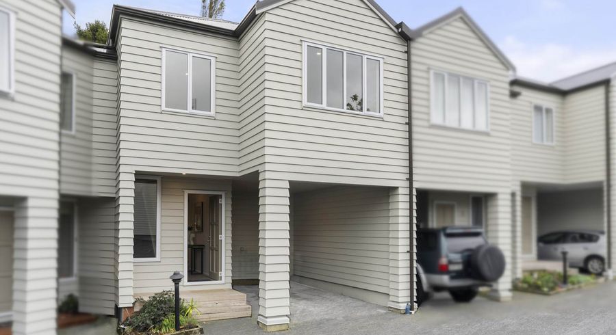  at 4/30 John Jennings Drive, Oteha, Auckland