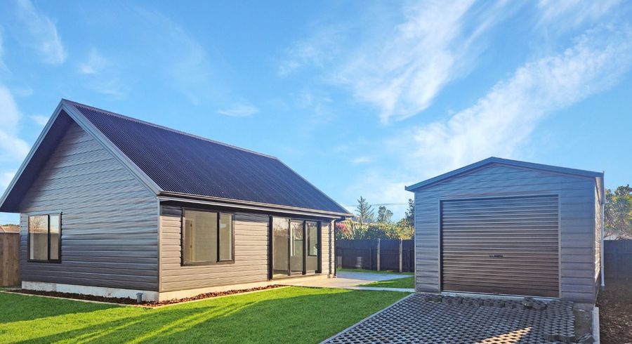  at 8 Cousins Avenue East, Foxton Beach, Foxton