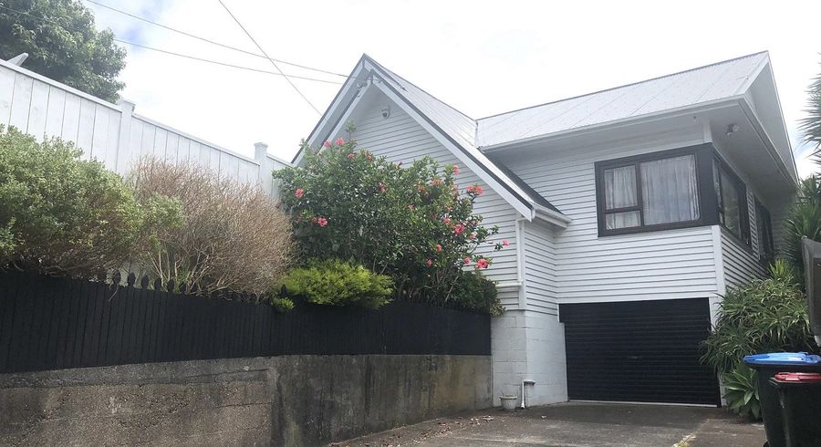  at 4 Renfrew Ave, Sandringham, Auckland City, Auckland