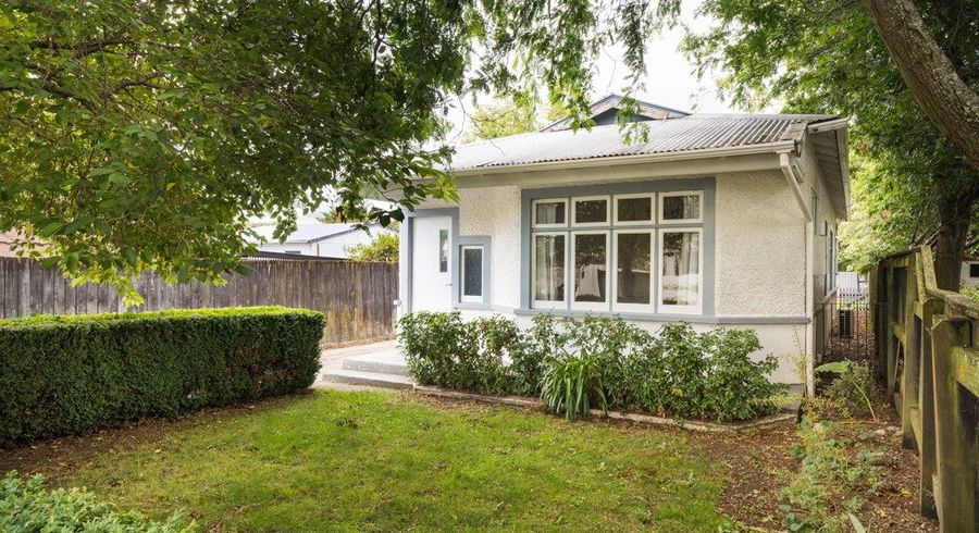  at 9 Weston Avenue, Roslyn, Palmerston North, Manawatu / Whanganui