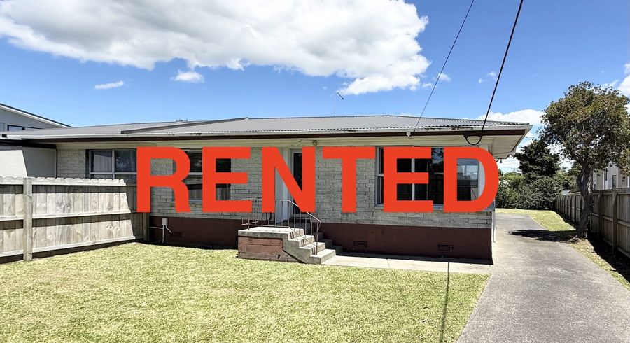  at 2/856 East Coast Road, Northcross, North Shore City, Auckland