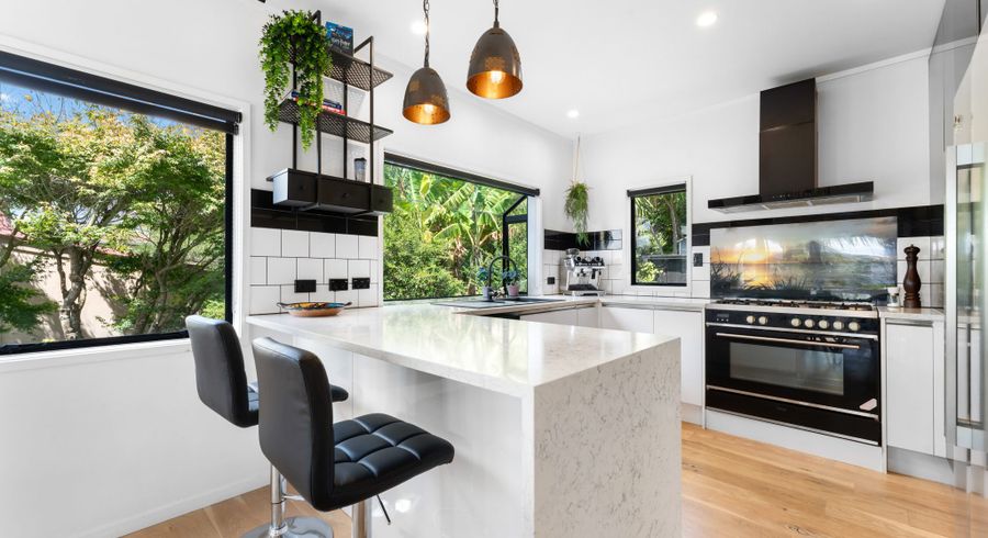  at 2/22 Manuwai Road, Torbay, North Shore City, Auckland