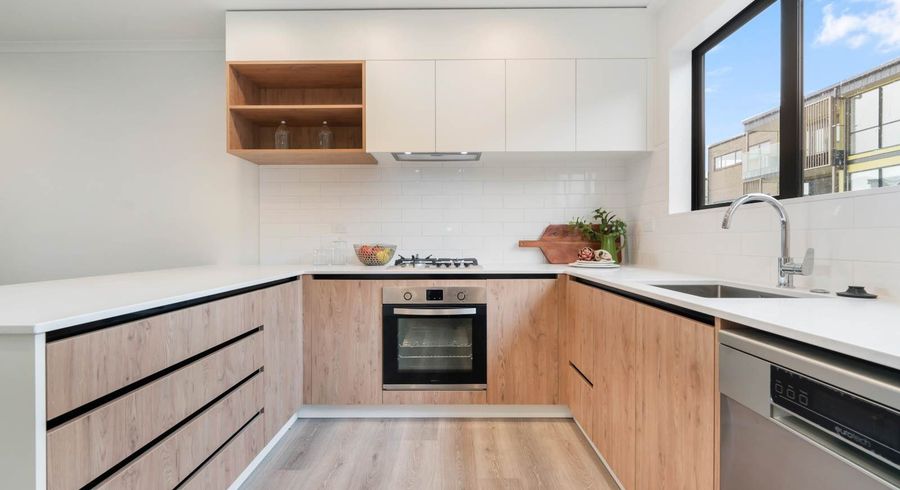  at 33 Henry Maxwell Way, Flat Bush, Manukau City, Auckland