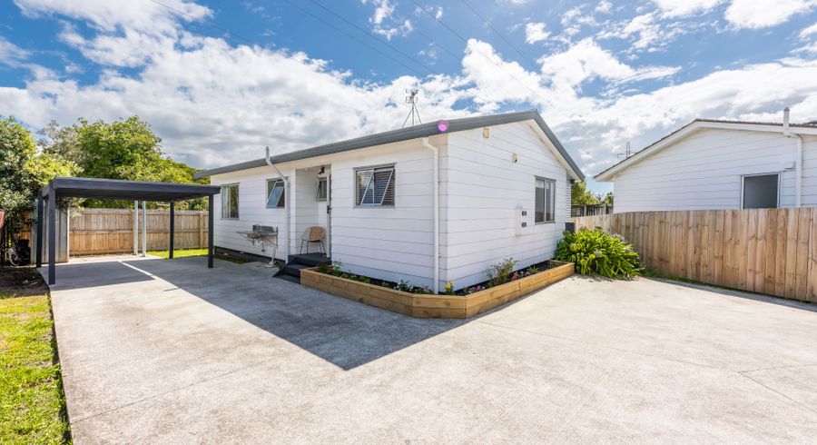  at 2/8 Jontue Place, Clover Park, Auckland