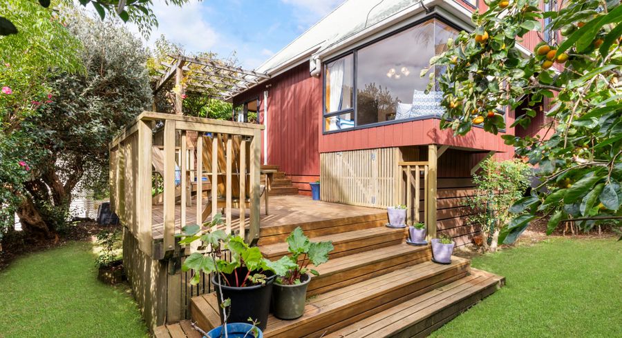  at 2/120 Riddell Road, Glendowie, Auckland