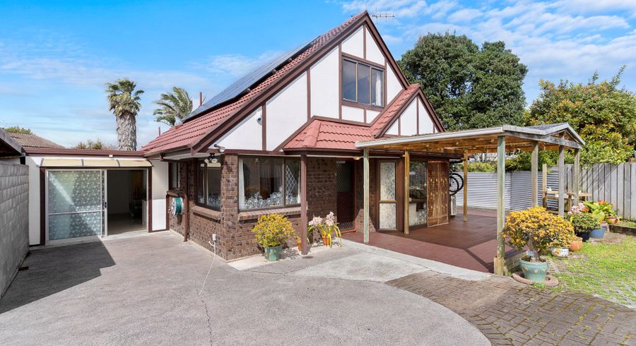  at 2/27 Curacao Place, Half Moon Bay, Auckland