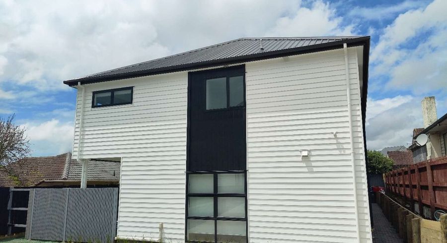  at 162F Barrack Road, Mount Wellington, Auckland