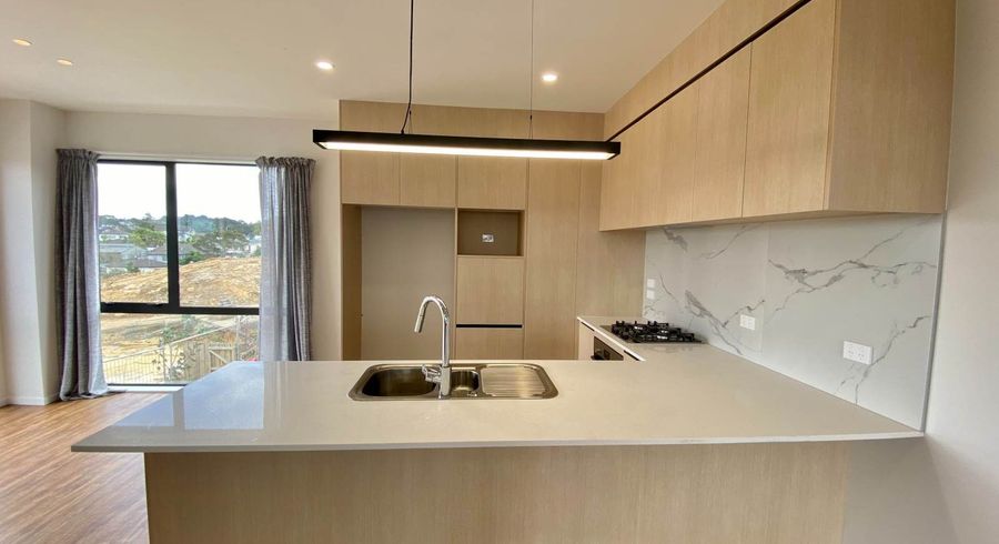  at 8/954 East Coast Road, Northcross, North Shore City, Auckland