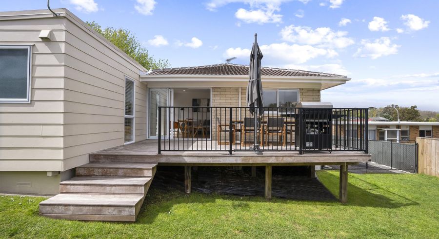  at 2/60 Chartwell Avenue, Glenfield, North Shore City, Auckland