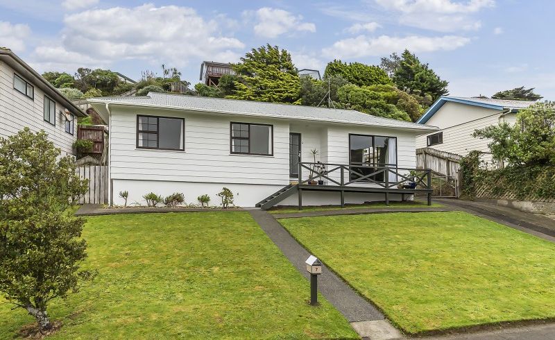  at 7 Fernhaven Grove, Newlands, Wellington