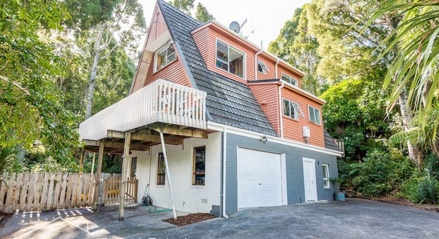 at 806 South Titirangi Road, Titirangi, Auckland