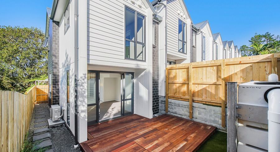  at 8/31 Ayton Drive, Totara Vale, North Shore City, Auckland