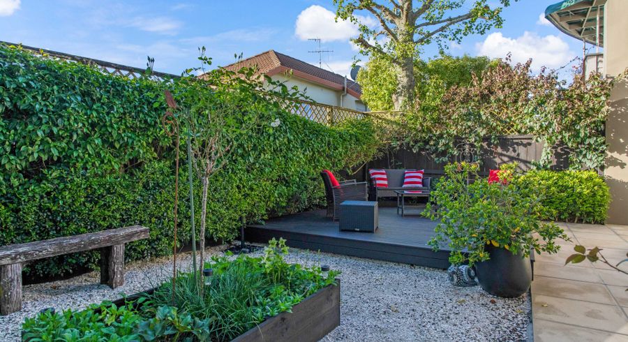  at 2/58 St Johns Road, Meadowbank, Auckland City, Auckland