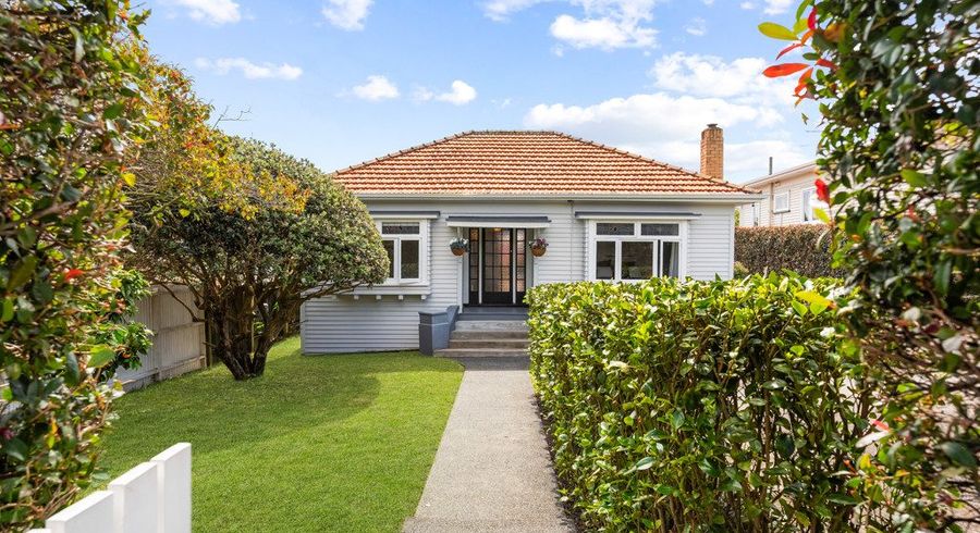  at 5 Mount Roskill Road, Mount Roskill, Auckland