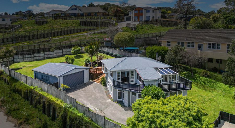  at 81 Rangeview Road, Sunnyvale, Auckland