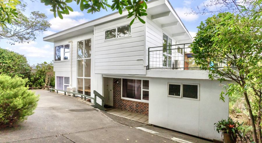  at 616 Glenfield Road, Bayview, Auckland