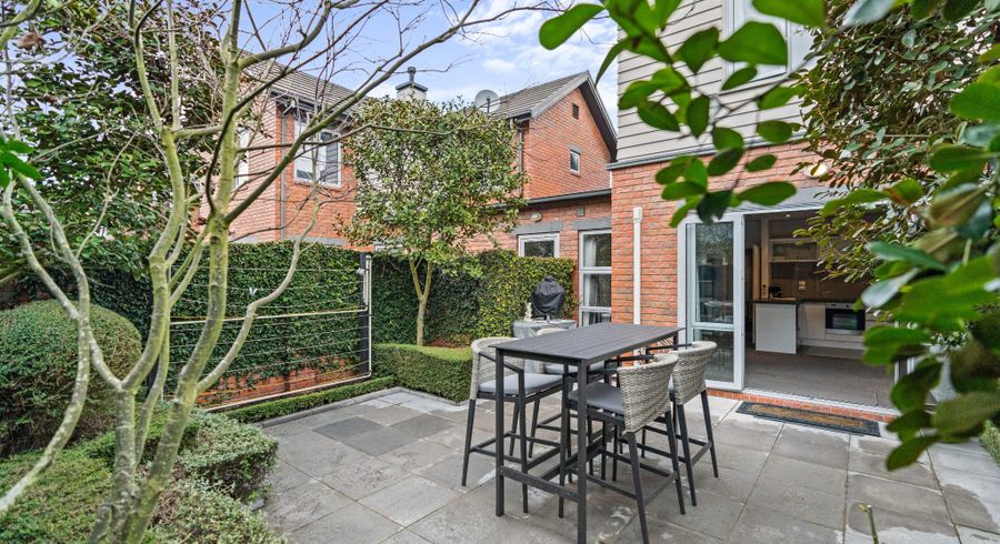  at 7 Henley Green, Northwood, Christchurch