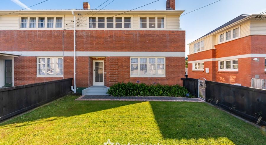  at 215 Knights Road, Lower Hutt, Lower Hutt, Wellington