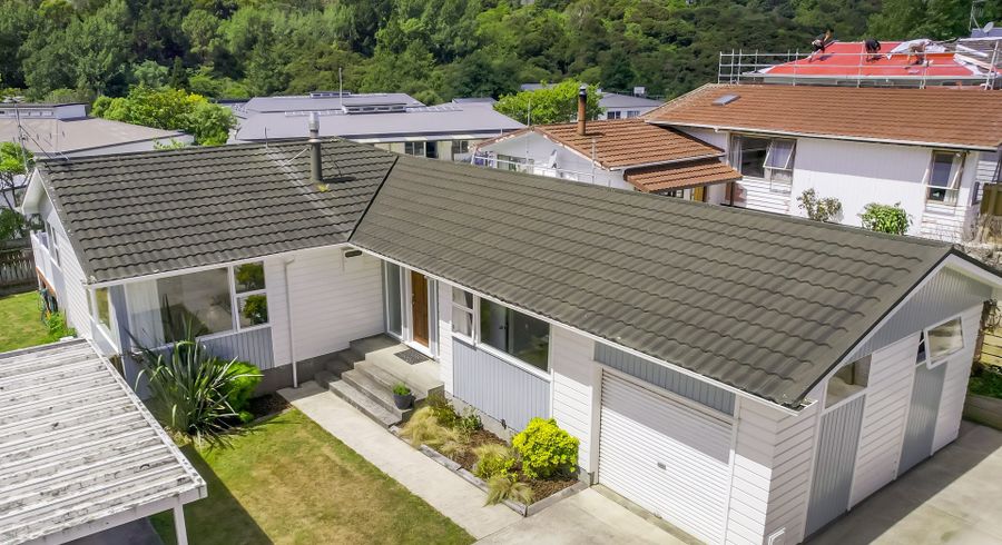  at 3 Discovery Drive, Whitby, Porirua