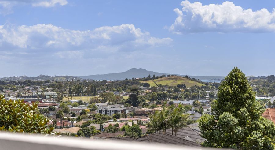  at 40 Mccahill Views, Botany Downs, Auckland