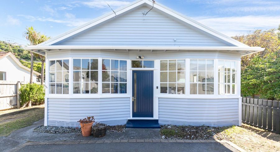  at 174 Queens Drive, Lyall Bay, Wellington
