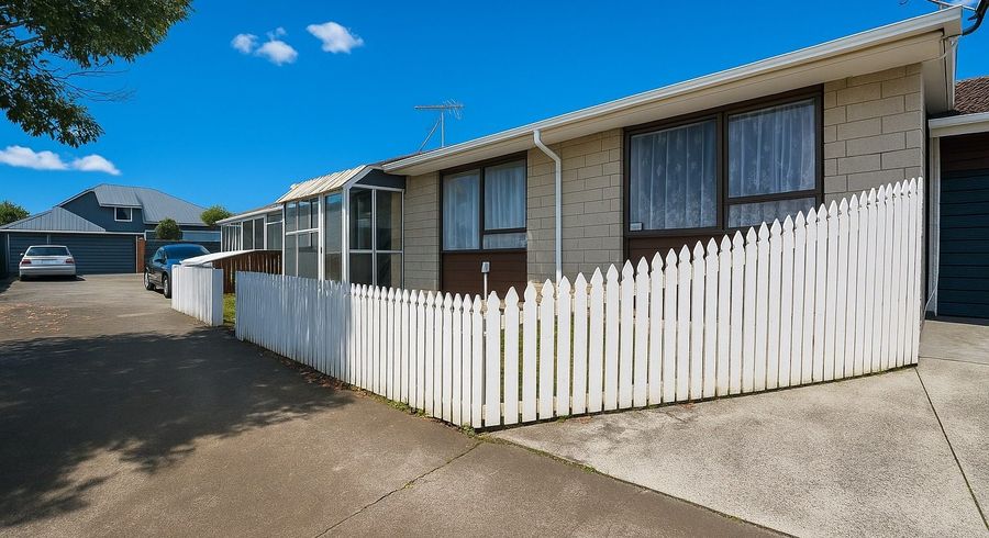  at 2/98 Peverel Street, Riccarton, Christchurch City, Canterbury