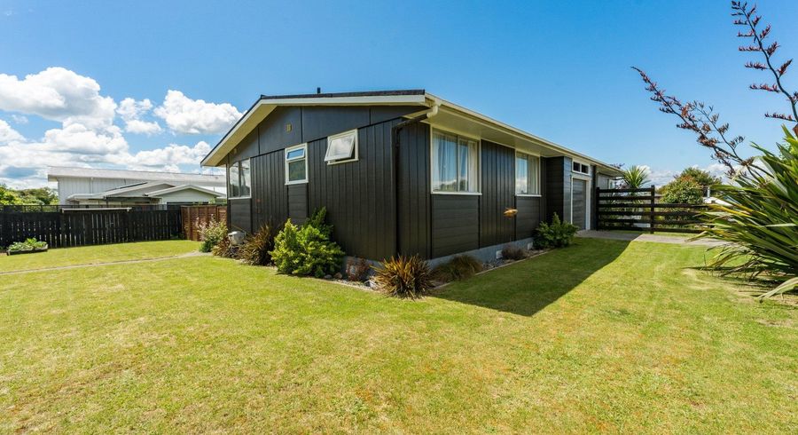  at 11 Besley Place, Acacia Bay, Taupo