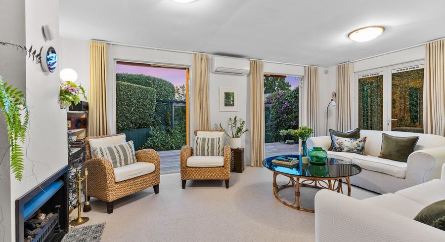  at 2/7 Morton Avenue, Forrest Hill, North Shore City, Auckland
