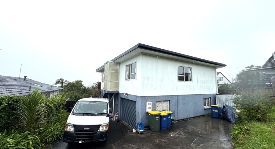  at 26 Cyclarama Crescent, Massey, Waitakere City, Auckland
