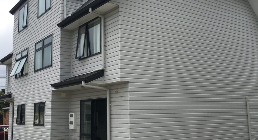  at 2/24 Hogan Street, Hamilton East, Hamilton