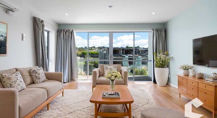  at 6 / 10 Vinifera Place, Albany, North Shore City, Auckland