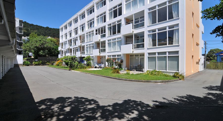  at 2/4 Claremont Grove, Mount Victoria, Wellington