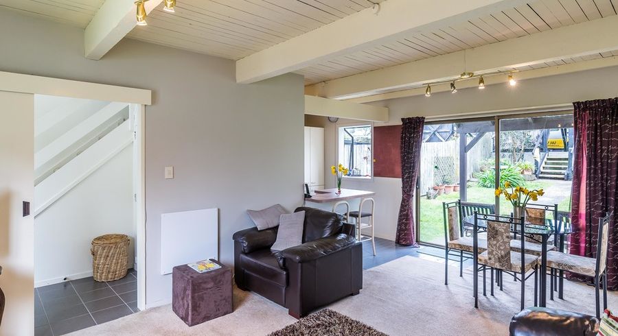  at 114 Akaroa Drive, Maupuia, Wellington