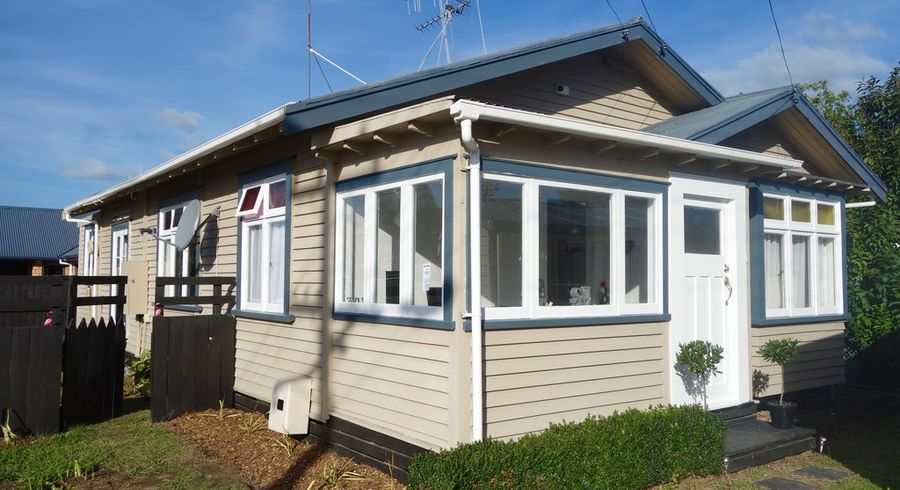  at 1042 Heaphy Terrace, Fairfield, Hamilton