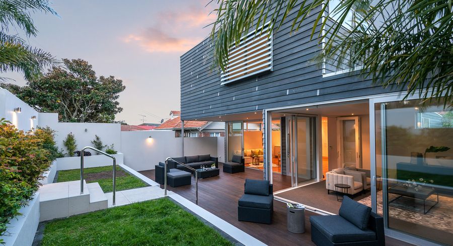  at 33 Luplau Crescent, Cockle Bay, Auckland