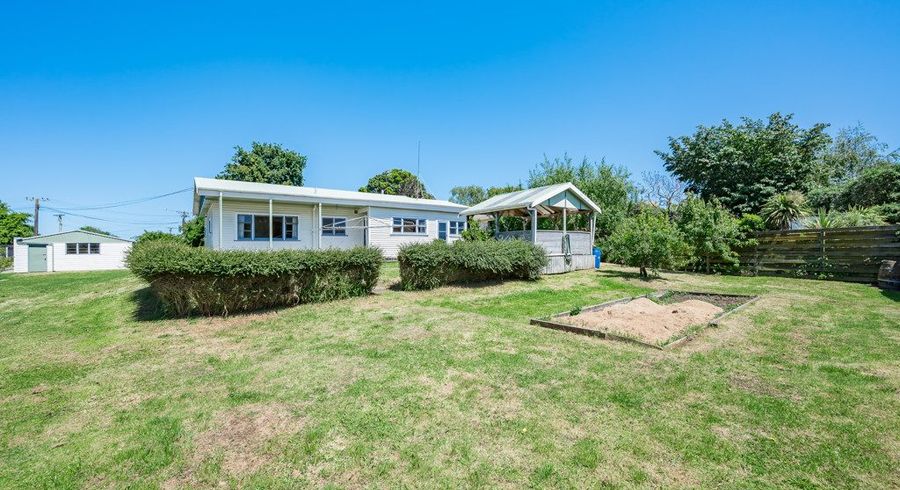  at 27 Goldsborough Avenue, Raumati Beach, Kapiti Coast, Wellington