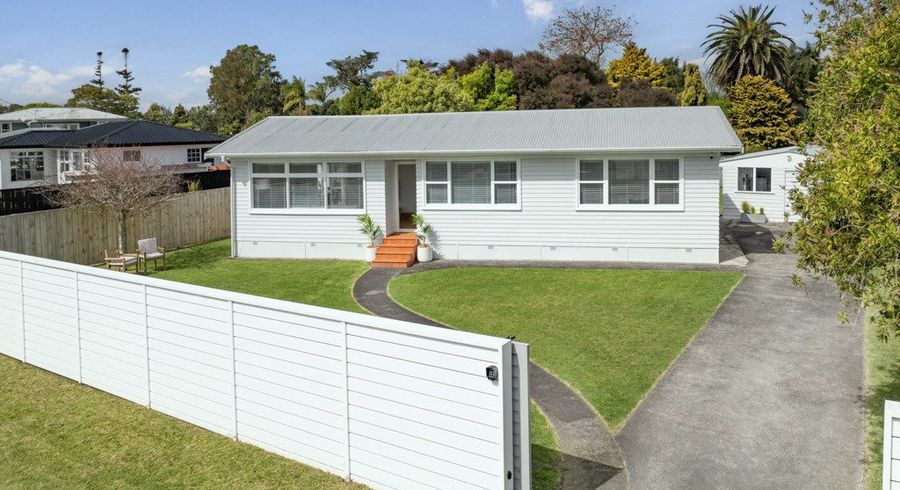  at 8 Brennan Avenue, Te Atatu Peninsula, Waitakere City, Auckland