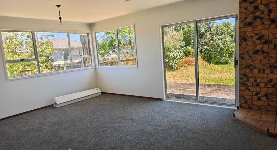  at 8 Newham Place, Henderson, Waitakere City, Auckland