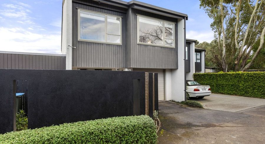  at 4/2 Tiwai Road, Royal Oak, Auckland