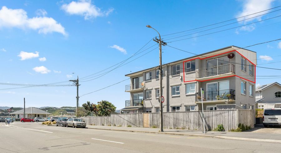  at 5/102 Lyall Parade, Lyall Bay, Wellington