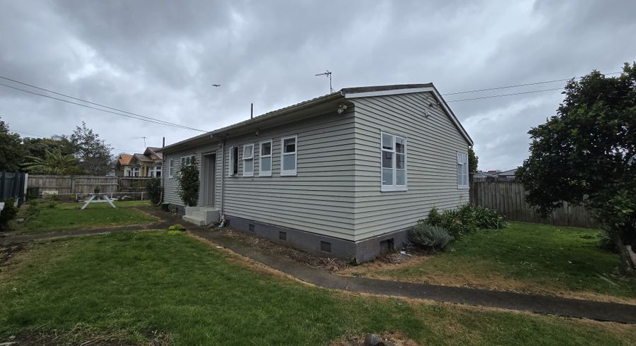  at 20 Sutherland Road, Point Chevalier, Auckland City, Auckland