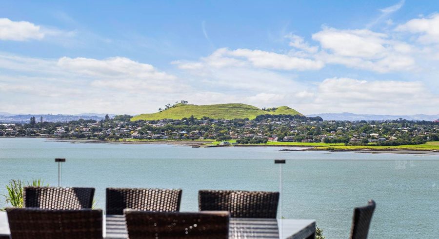  at 8 Saran Place, Hillsborough, Auckland City, Auckland