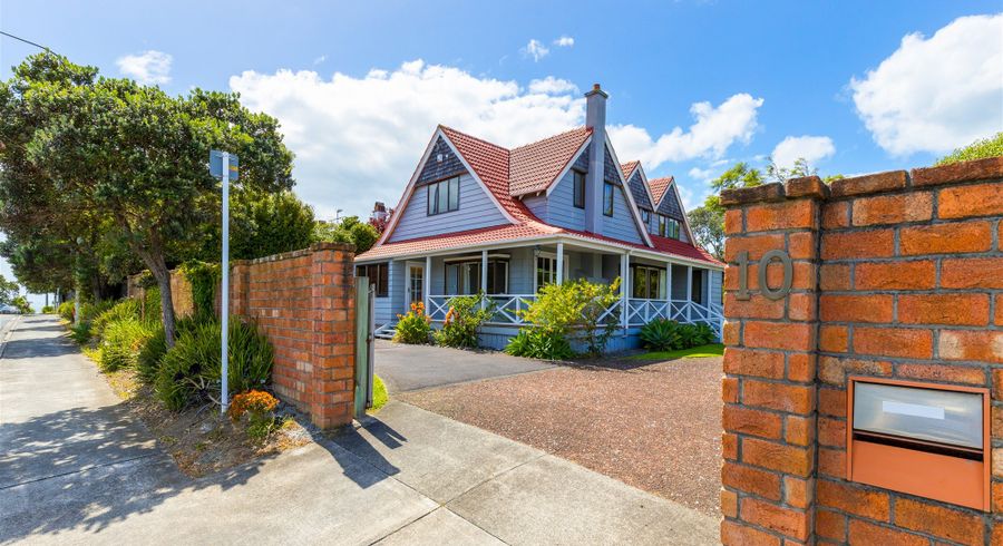  at 10 Esmonde Road, Takapuna, Auckland