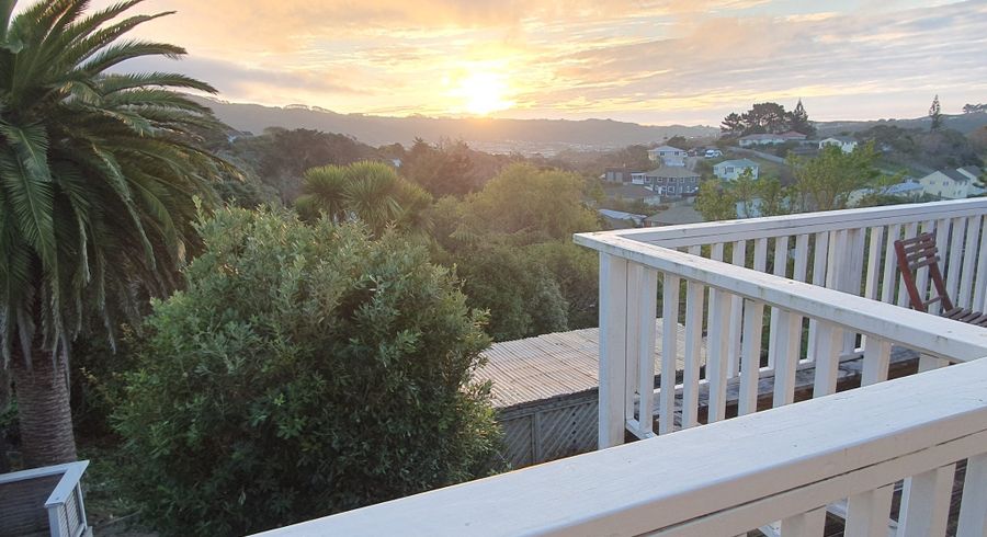  at Sievers Cres (power included), Cannons Creek, Porirua, Wellington