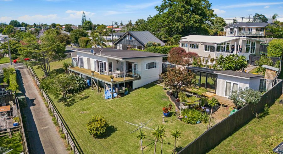  at 52 Totara Road, Te Atatu Peninsula, Waitakere City, Auckland