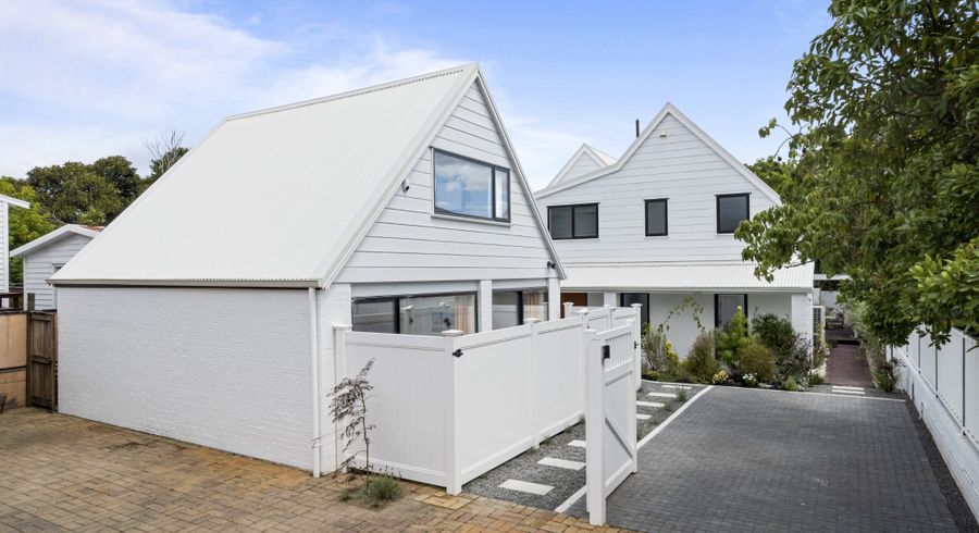  at 2/11 Smale Street, Point Chevalier, Auckland