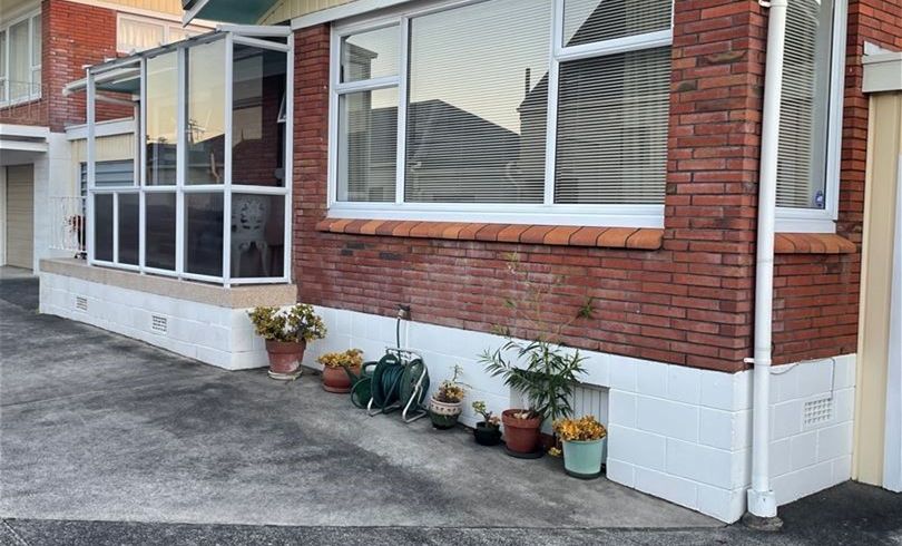  at 2/10 Shakespeare Road, Milford, Auckland