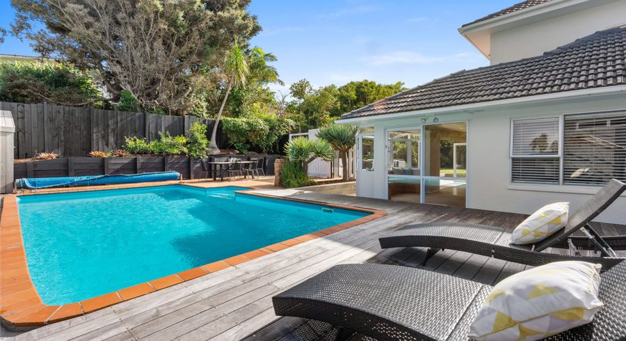  at 2/101 Churchill Road, Murrays Bay, Auckland